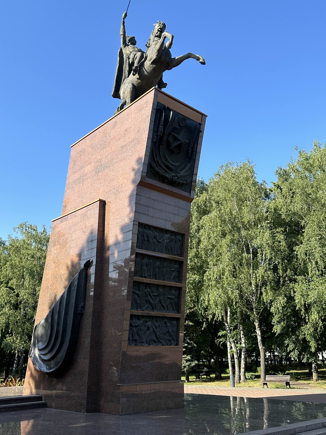 Очень информативно и понятно! Интересный рассказ об истории города и народа Чувашии. Удачно, что можно совместить