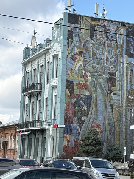 экскурсия познавательна, маршрут построен оптимально, с заходом на маленькие улочки, где полностью ощущается история. Некоторые исторические