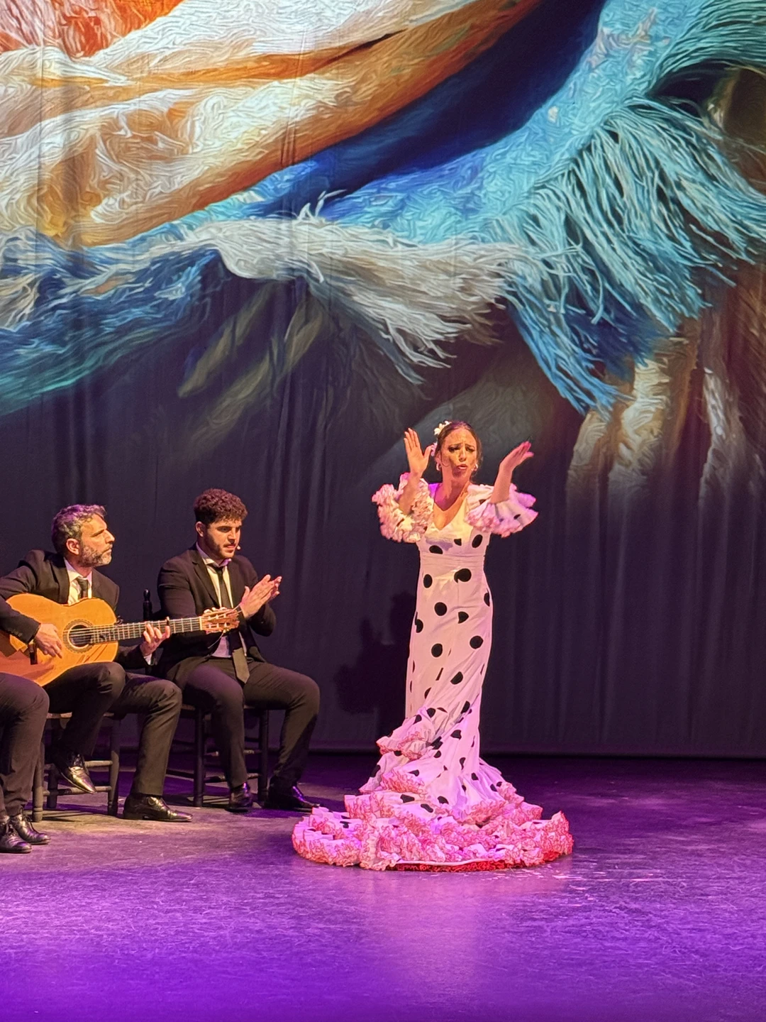 Благодарим Елену за знакомство с Севильей. Очень хороший гид, грамотная речь, приятный человек. Хороший маршрут, интересная