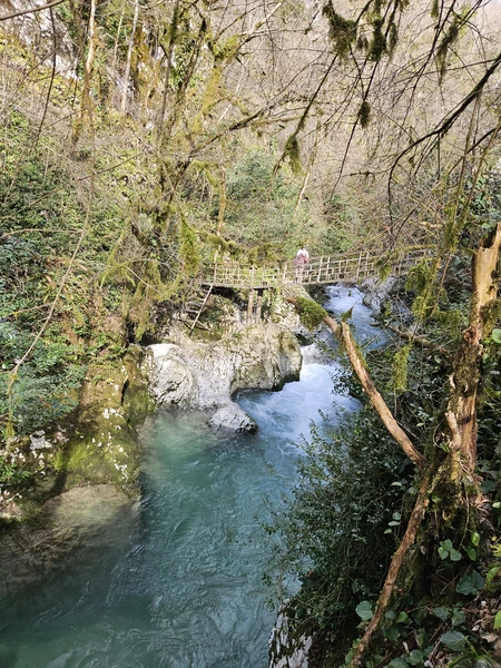 впечатления прекрасные. За 3часа,недалеко от города такое волшебное место. Конечно да,конечно стоит ехать