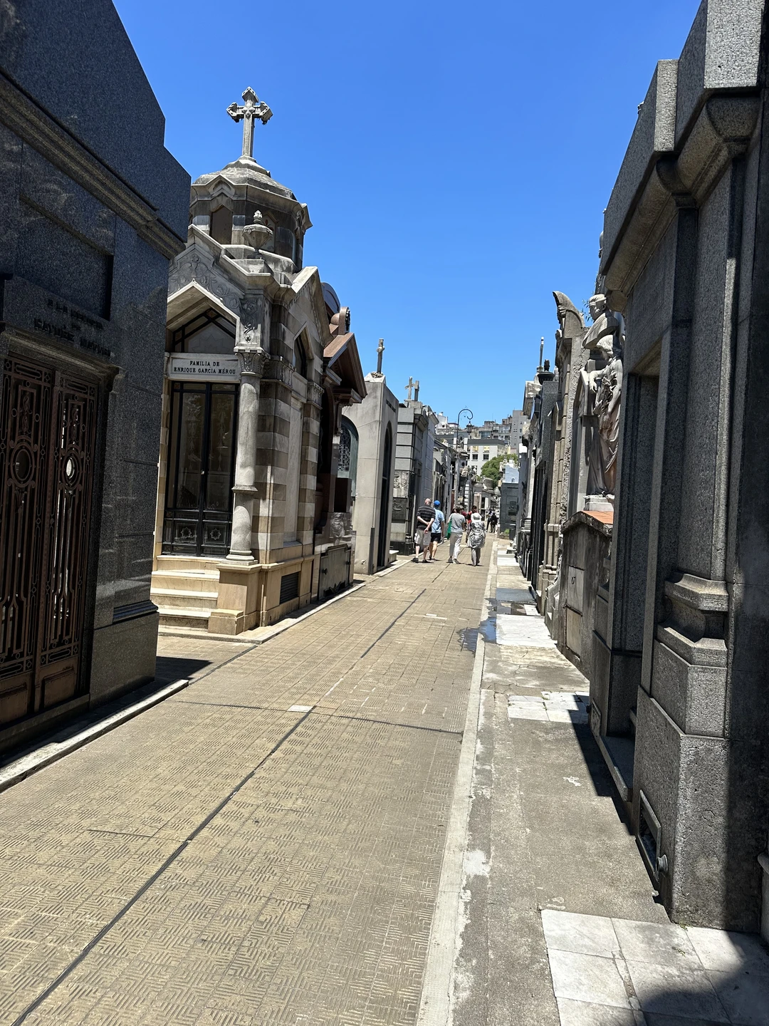 Сегодня посетили одно из интереснейших мест Буэнос Айреса кладбище Реколета с гидом Михаилом