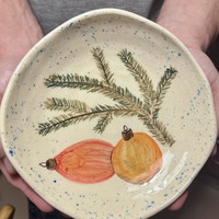 Фото отзыва 2: экскурсия "Мастер-класс по росписи авторской керамики в Суздале (7+)"