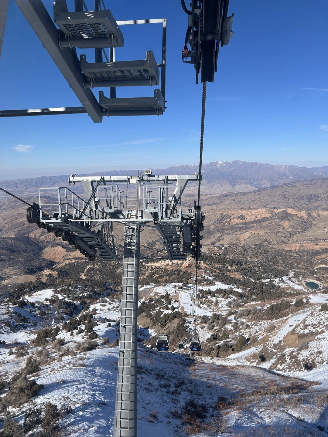 Благодарю Альберта за организацию экскурсии, бронировали накануне поздно вечером. Гид, он же водитель Уткир отработал по