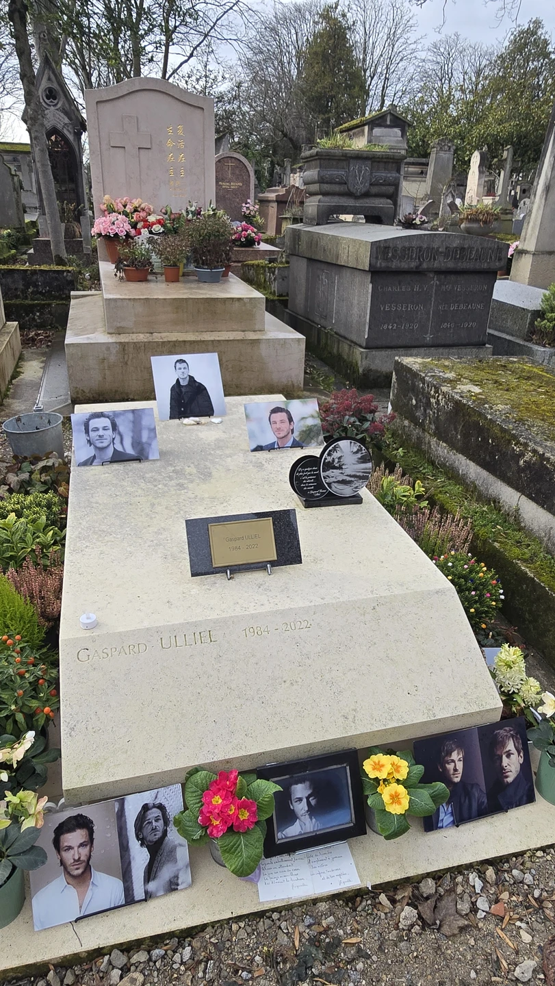 Формат отличный, очень удобно пользоваться аудиогидом. Рассказы о каждом человеке интересные, с увлекательными подробностями. Карта понятная