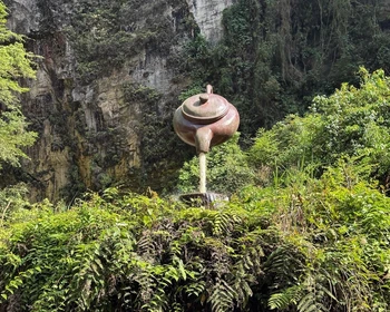 Небесные врата, серпантин с 99 поворотами, стеклянная тропа, буддийский храм, лестница с 999 ступенями