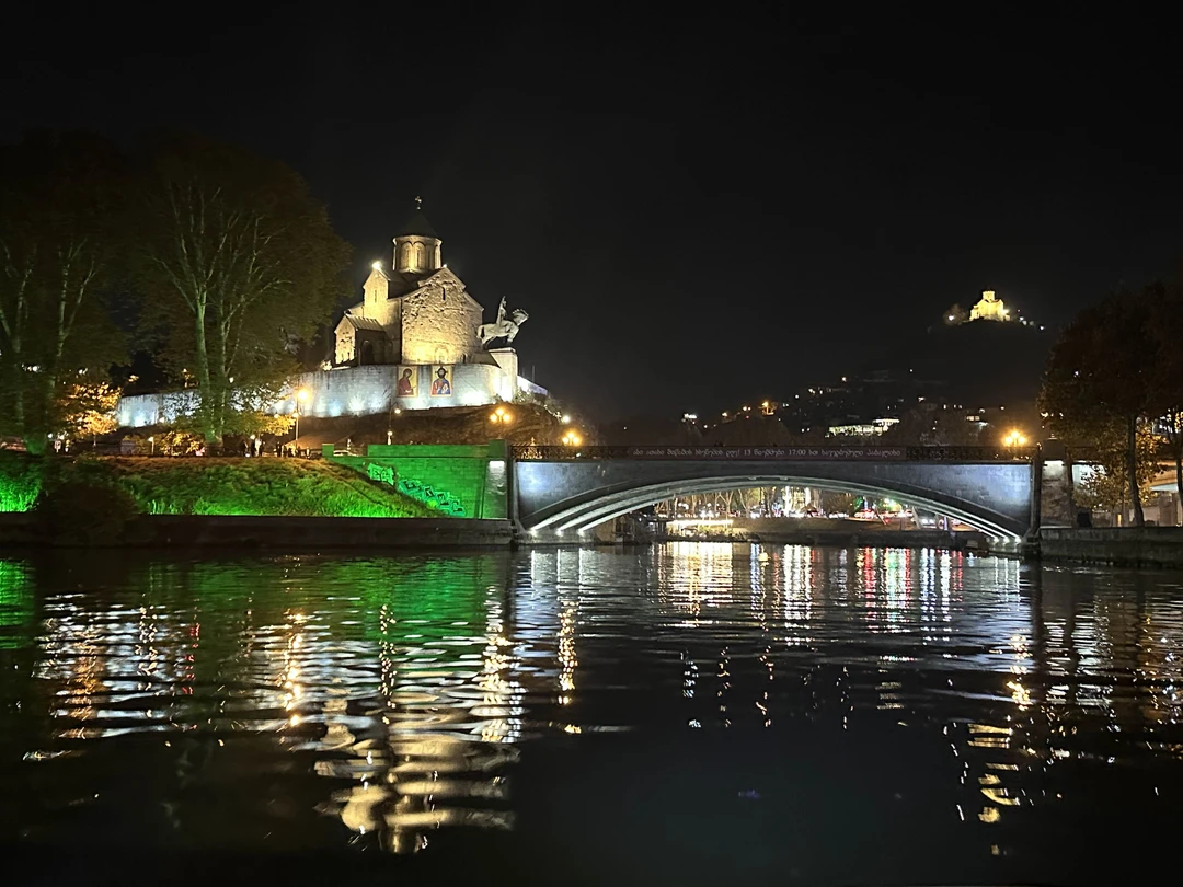 Прекрасная, атмосферная, познавательная и живая экскурсия для ценителей и любителей не стандартного подхода в путешествие! Валерий