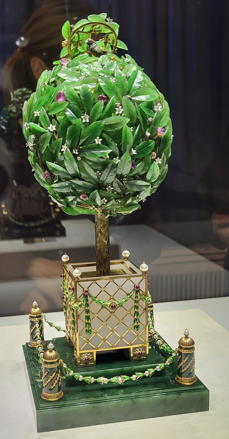 Благодарность Александре за экскурсию. Подача информации безупречная: красивая речь, соблюдена последвательность в изложении материала, чувствуется грамотность