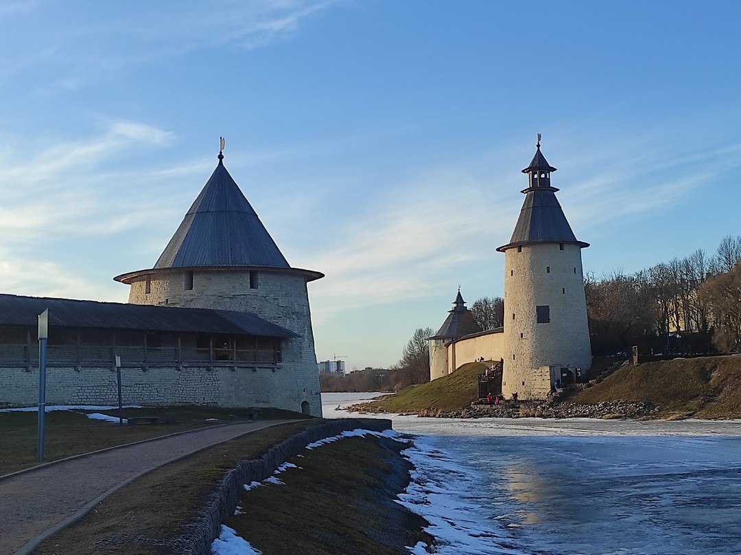 Очень хороший экскурсовод! Давно таких не встречала. Интересная подача материала, живое общение и кажется знает все