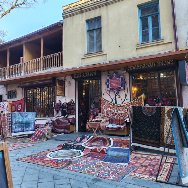 Отличная экскурсия по старому Тбилиси с Мериам