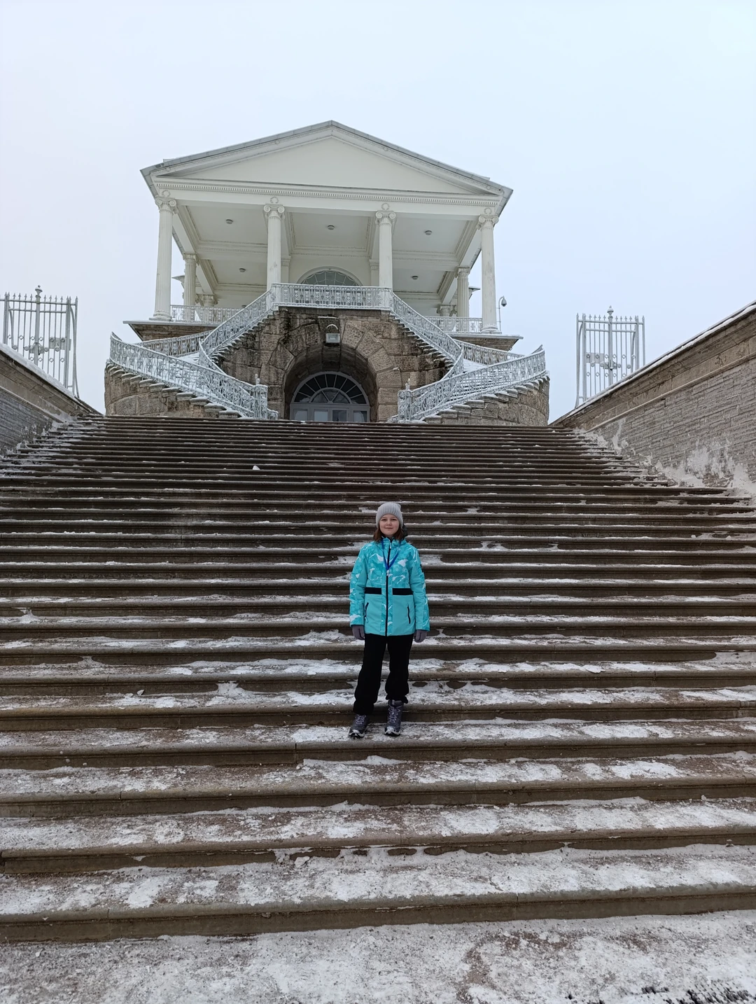 Организация экскурсии на твёрдую 4. Экскурсовод Максим, несмотря на некоторый эксцентричный подход к изложению исторических событий