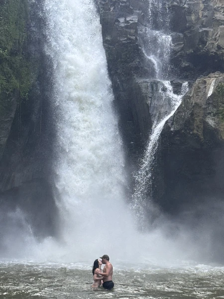 замечательная экскурсия от великолепного гида Мади! Мы проехали 10 часов с юга на север, увидев водопад