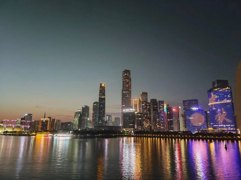 Уютный ночной круиз по Жемчужной реке и огни современного Гуанчжоу