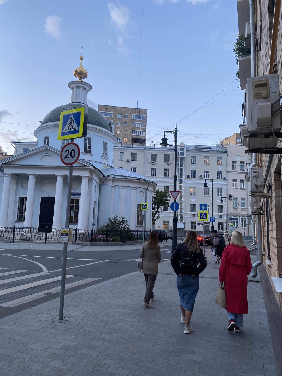 По арбатским дворам с диктором Первого канала - стендап-прогулка (Алла)