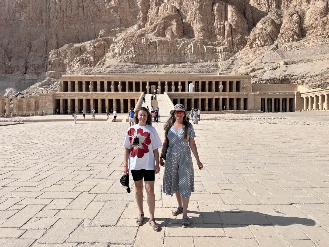 Очень ответственный и порядочный организатор. У нас была индивидуальная экскурсия на двоих, нас забрали из отеля