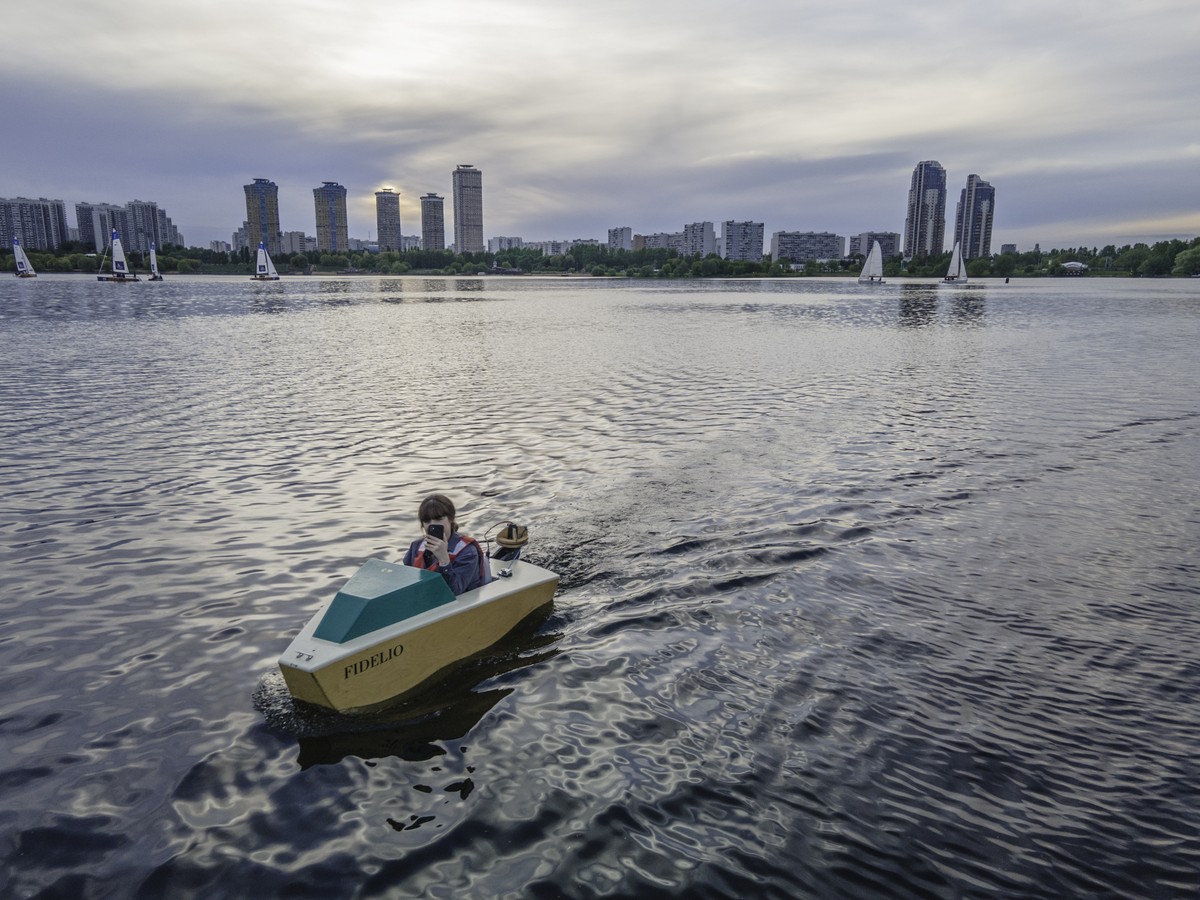 Прогулка на электрическом мини-катере (12/15)