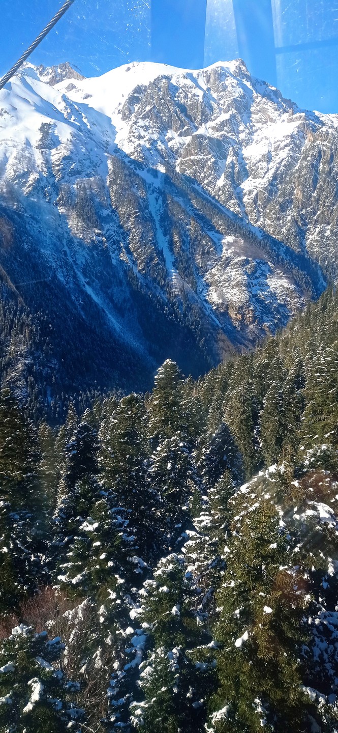 Домбай зимой- сказочная красота! Головокружительные виды, захватывающие дух панорамы заснеженных гор. Эта экскурсия никого не оставит