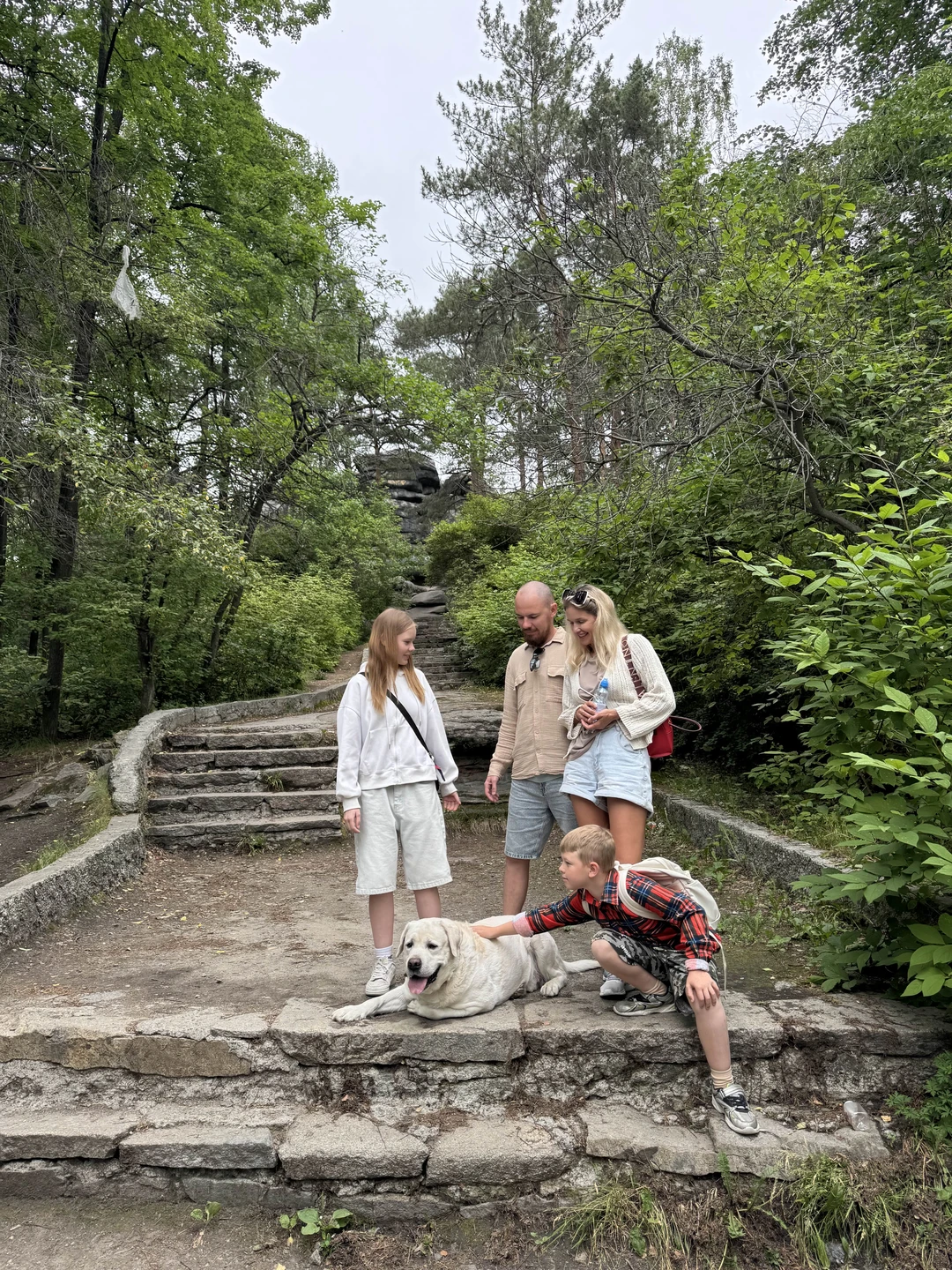 Однозначно экскурсия для тех, кто без ума от собак! Лабрадор Лаврентий заряжает положительными эмоциями уже в
