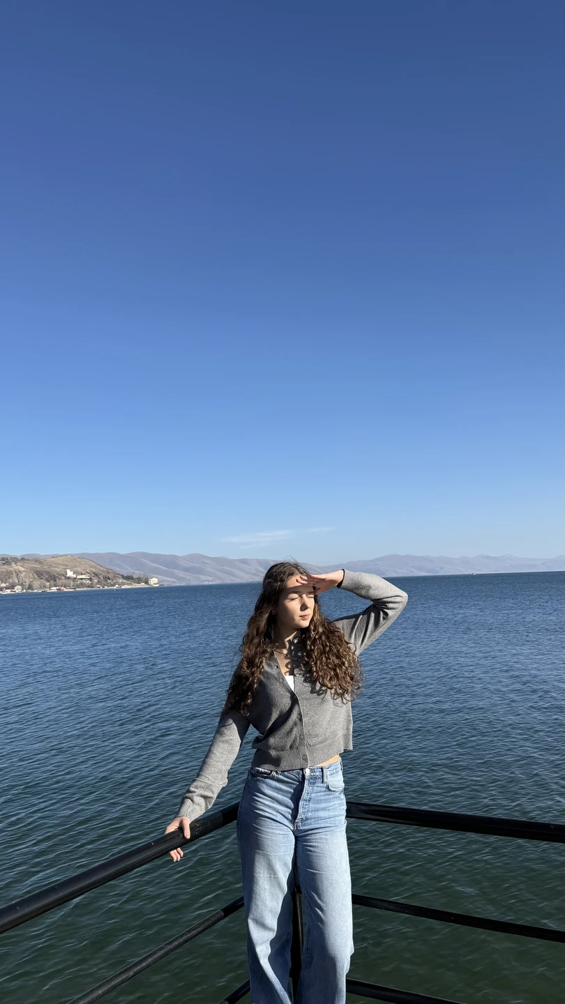 Экскурсия проходила в ноябре 2025 года. Погода стояла солнечная. Гид Сона нам очень понравилась, интересно рассказывала