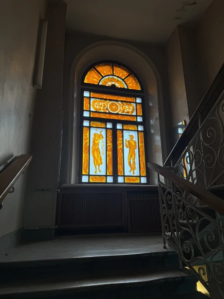 Надежда такой гид, с которым не хочется расставаться)) Нас очень увлек ее рассказ, видно, что человек