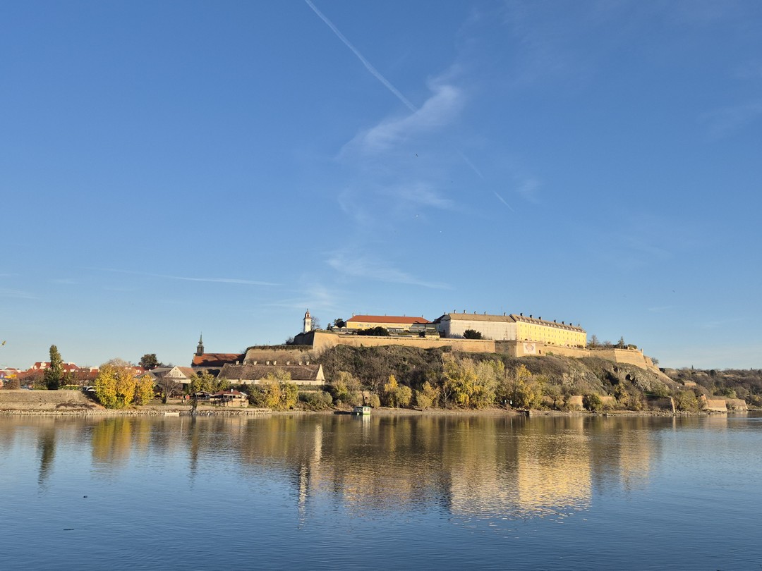 Экскурсию с Александром можно назвать увлекательным путешествием! Очень интересно,познавательно,с юмором. Лёгкое общение, много информации не только
