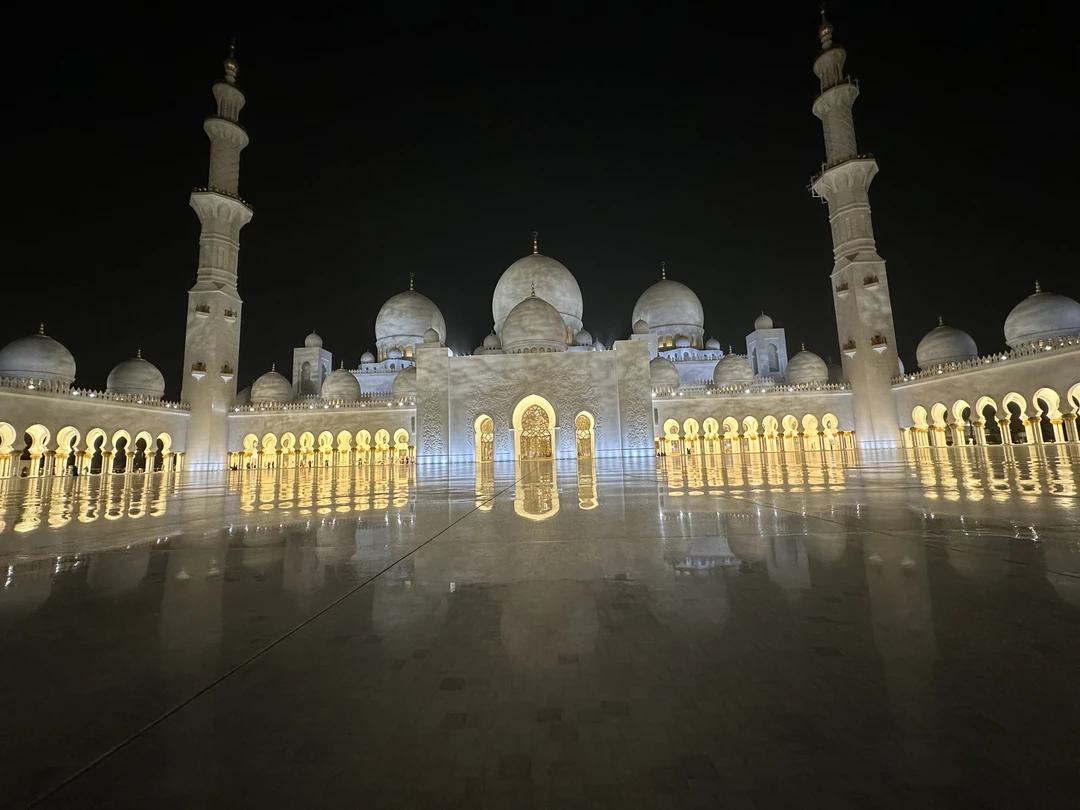 Мы благодарны нашему гиду Хану за увлекательную экскурсию!!! У нас невероятно много впечатлений, красивых фотографий, много