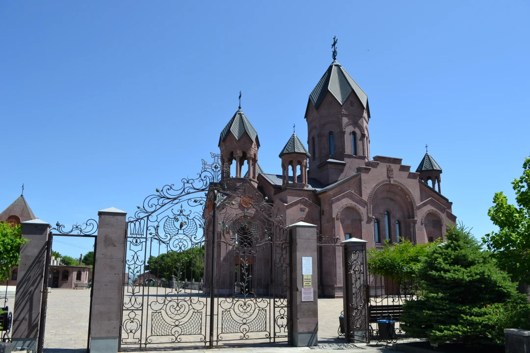 Благодарим Дмитрия за интересный рассказ, прекрасное вождение и внимательность к пассажирам! Если вас интересуют не только