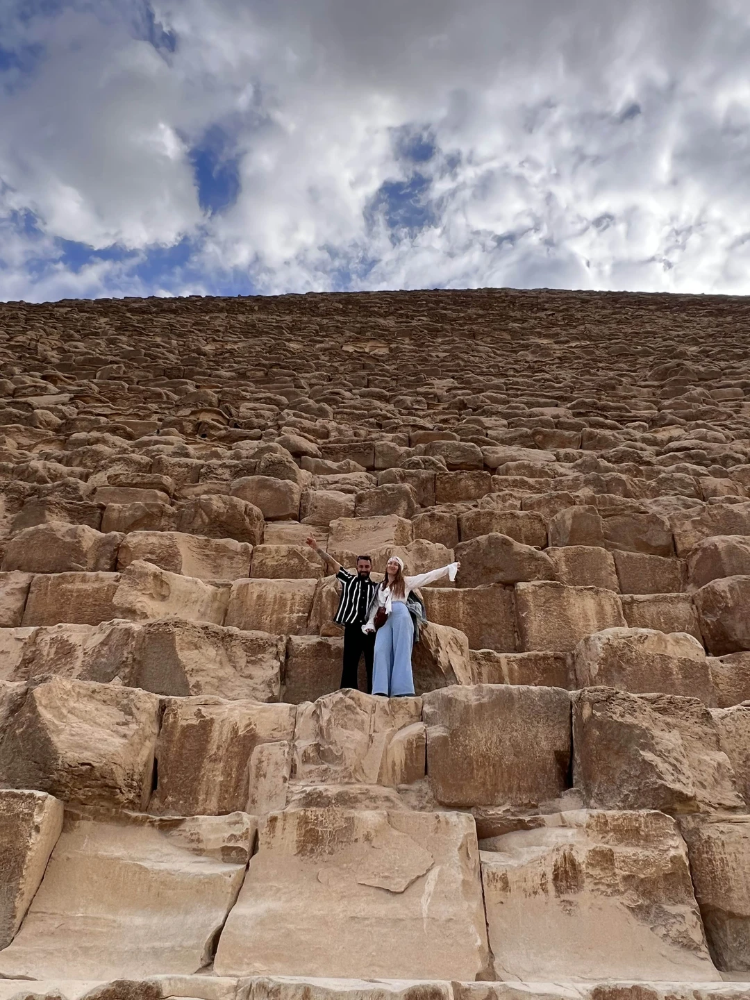 Брали индивидуальную экскурсию на 4-х из Хургады. Накануне тура списались с организатором и здесь нас поставили