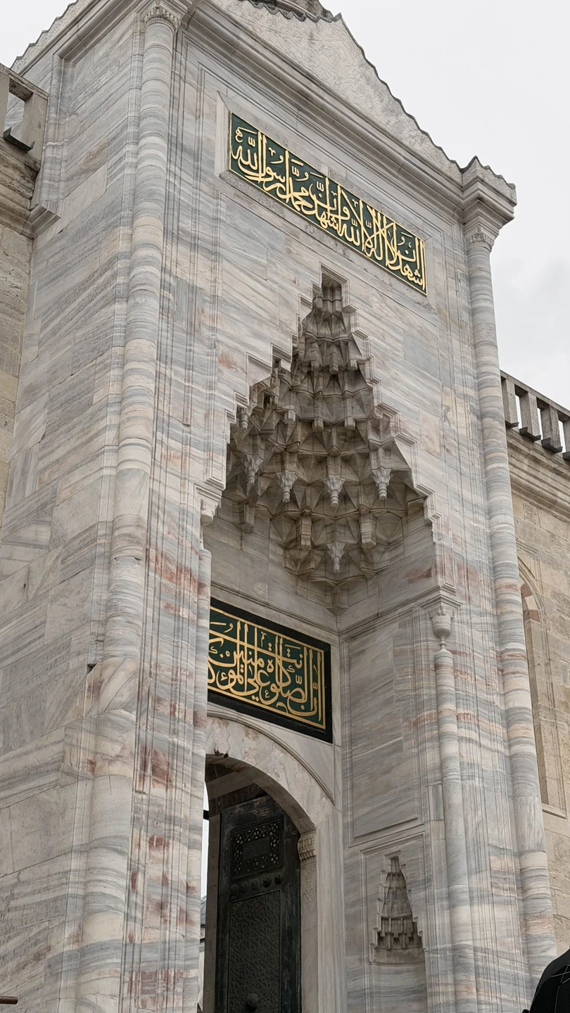 Огромное спасибо Алёне за такую прекрасную экскурсию! Очень интересно рассказывает о достопримечательностях и их истории,подбирает программу