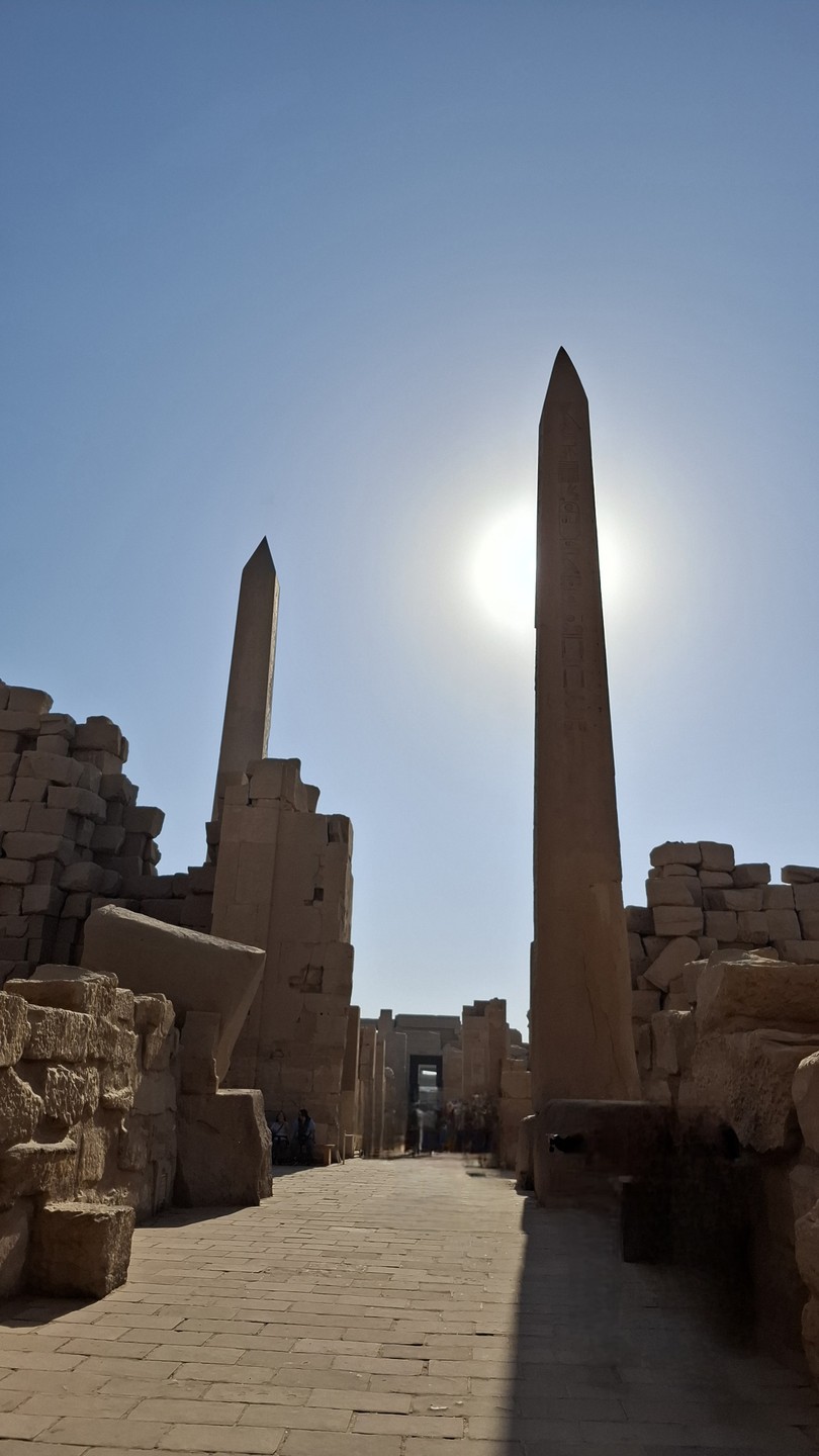 Экскурсия в Луксор с гидом Абдалой и водителем Айзеком оказалась фантастической. Машина приехала вовремя. За разговором