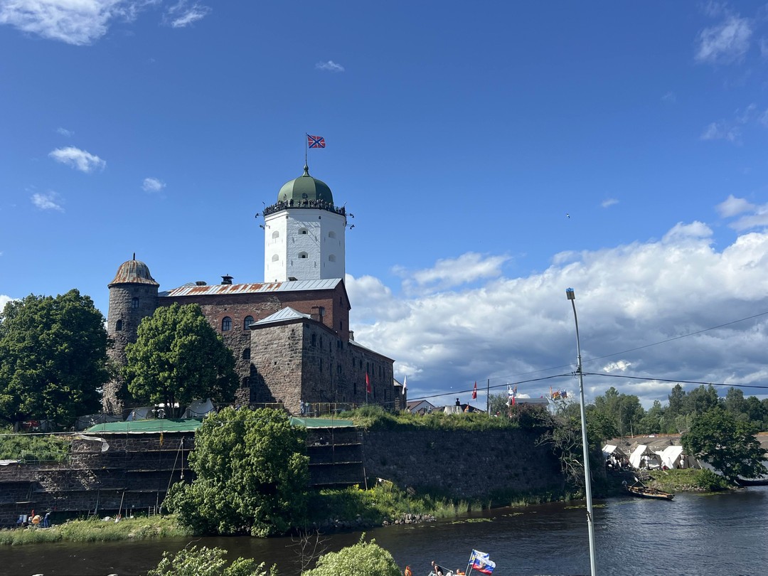 Очень полная обзорная экскурсия по городу. И замечательный гид Ирина - кладезь знаний. Спасибо! Рекомендую