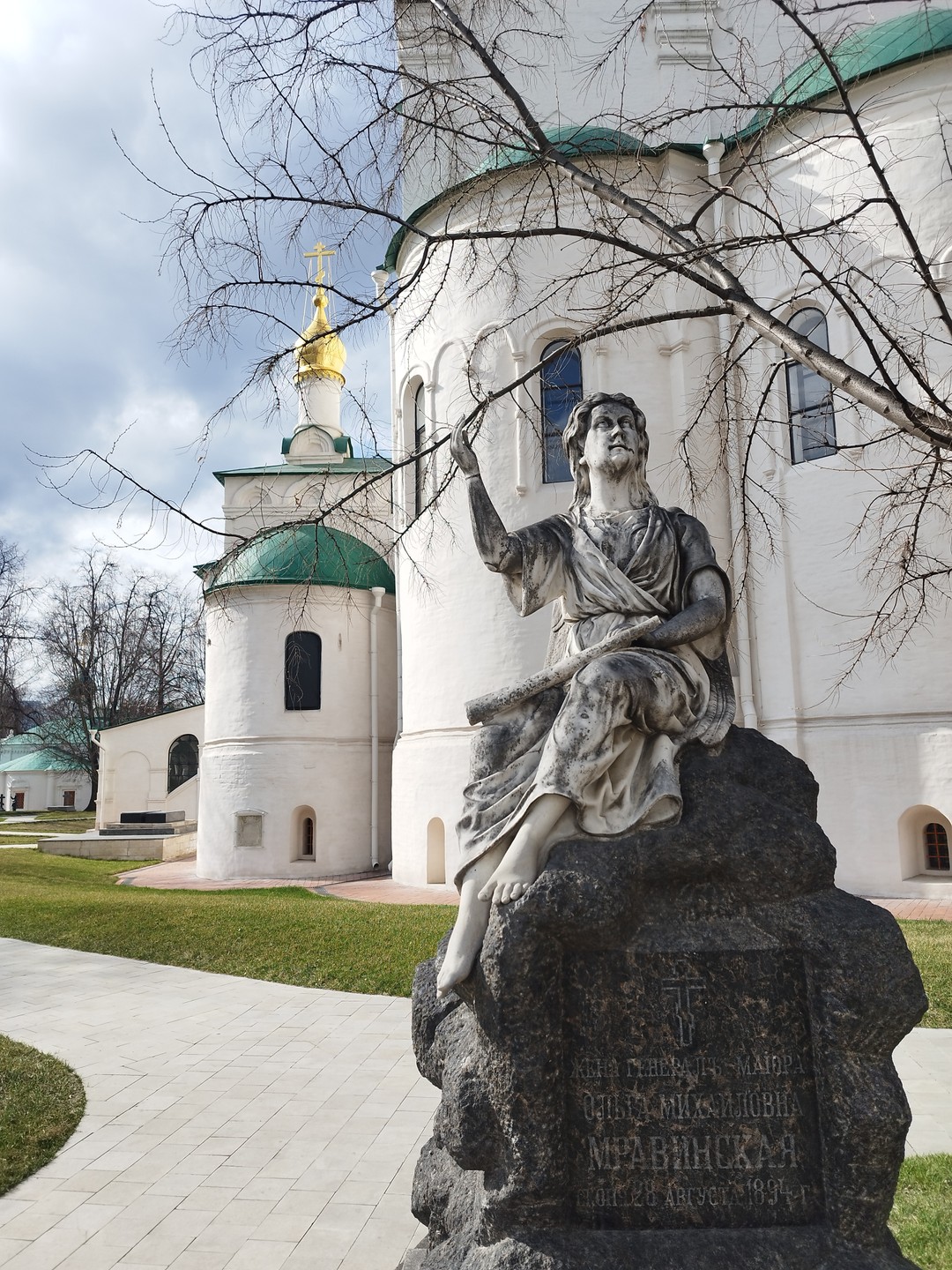Новодевичий монастырь и Новодевичье кладбище (Светлана)