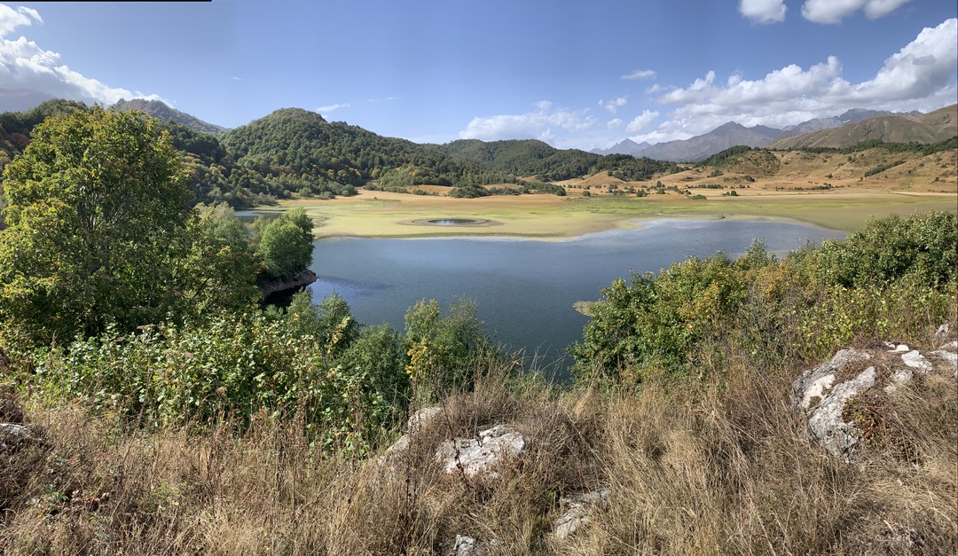 Константин!! вчера вернулись в Москву,но красота тех мест которые ты нам показал-не отпускают!!! вроде мы уже