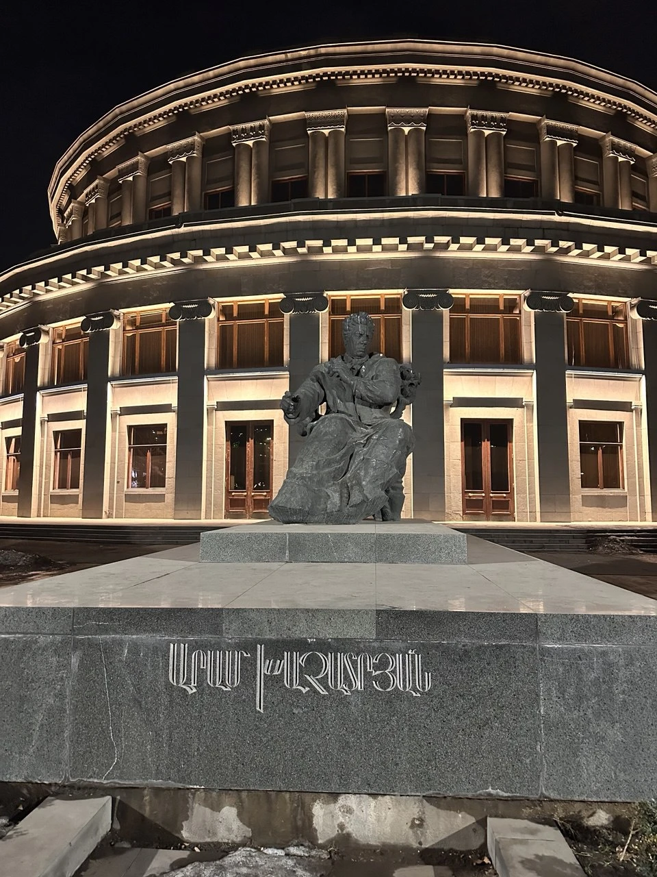 Очень интересная экскурсия. 2,5 часа пролетели незаметно - Эдмон не только обладает огромным количеством информации об