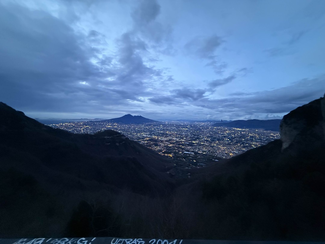 Павел прекрасный экскурсовод с великолепными знаниями истории. Наша поездка оставила неизгладимые, восторженные эмоции. Он показал нам