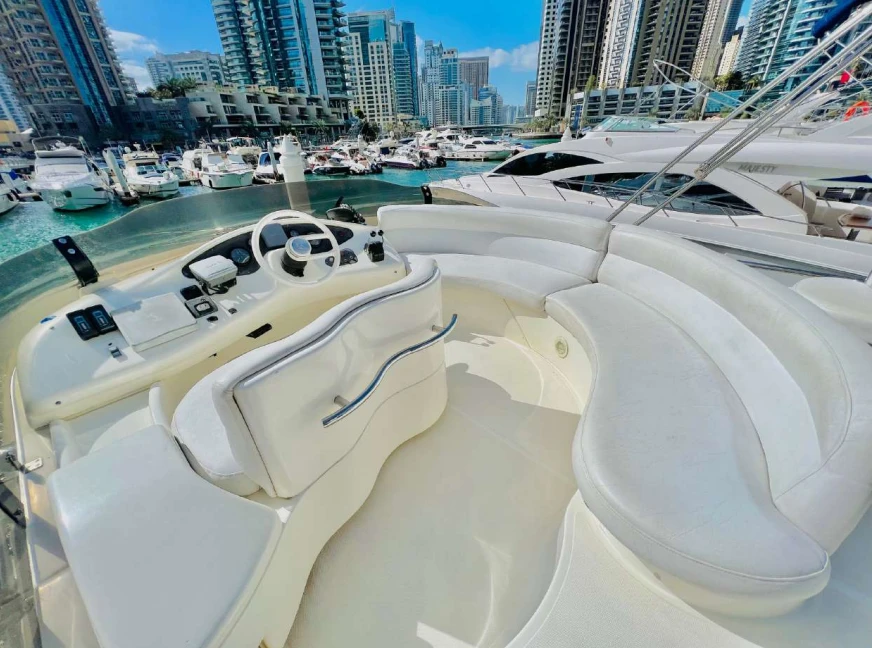 Прогулка на VIP-яхте по Дубаю - с купанием или рыбалкой