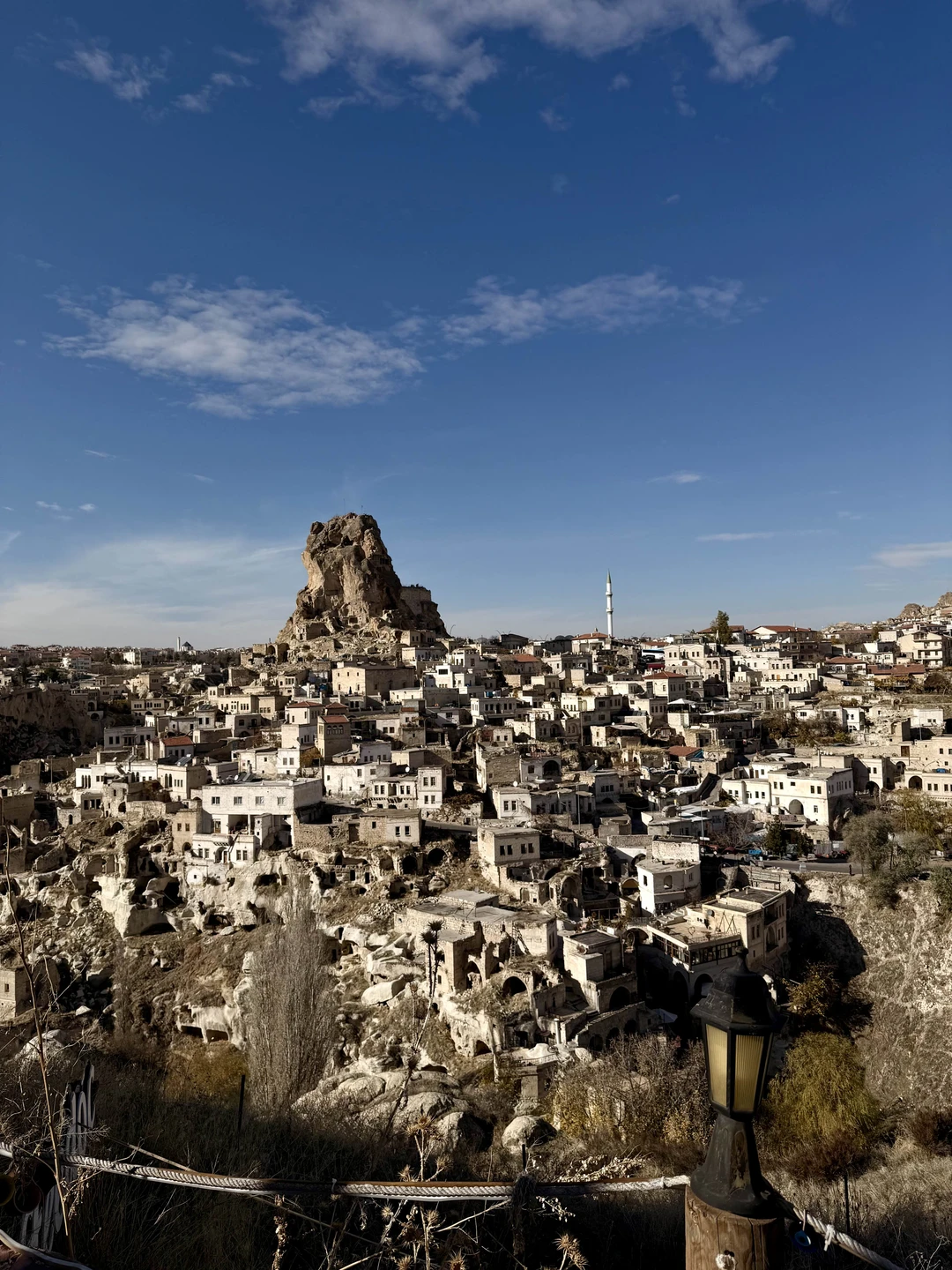 Отличная поездка, водитель очень уверенно и при этом иногда виртуозно прокатил нас по всем локациям, был