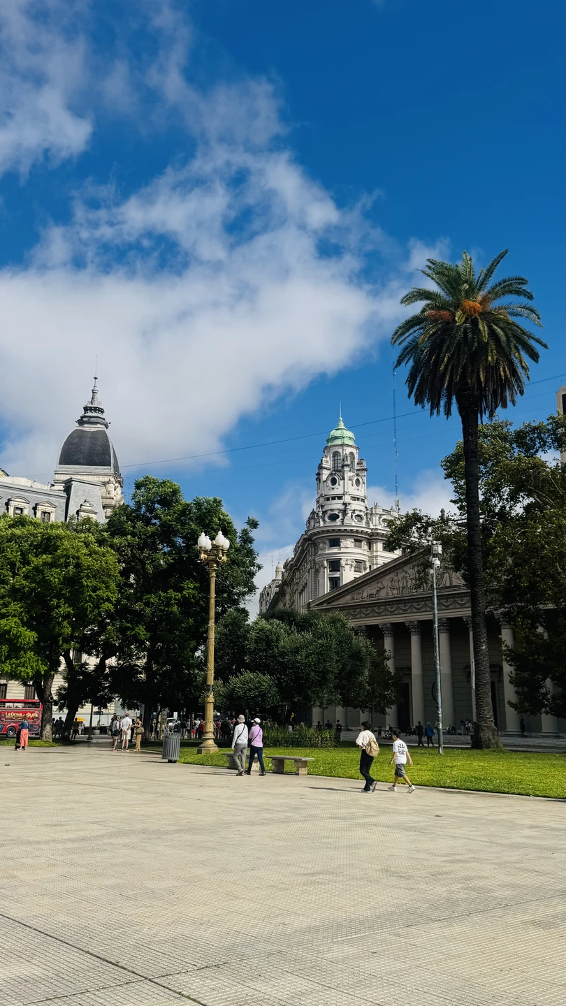 Большое спасибо Эльнаре за чудесную и информативную экскурсию по Буенос Айресу. Мы остались в восторге! Очень