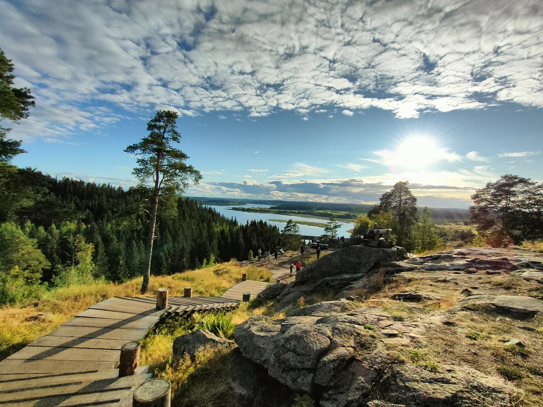 Путешествовали с гидом Борисом в туре по Карелии. Программа очень интересная и насыщенная! В туре есть