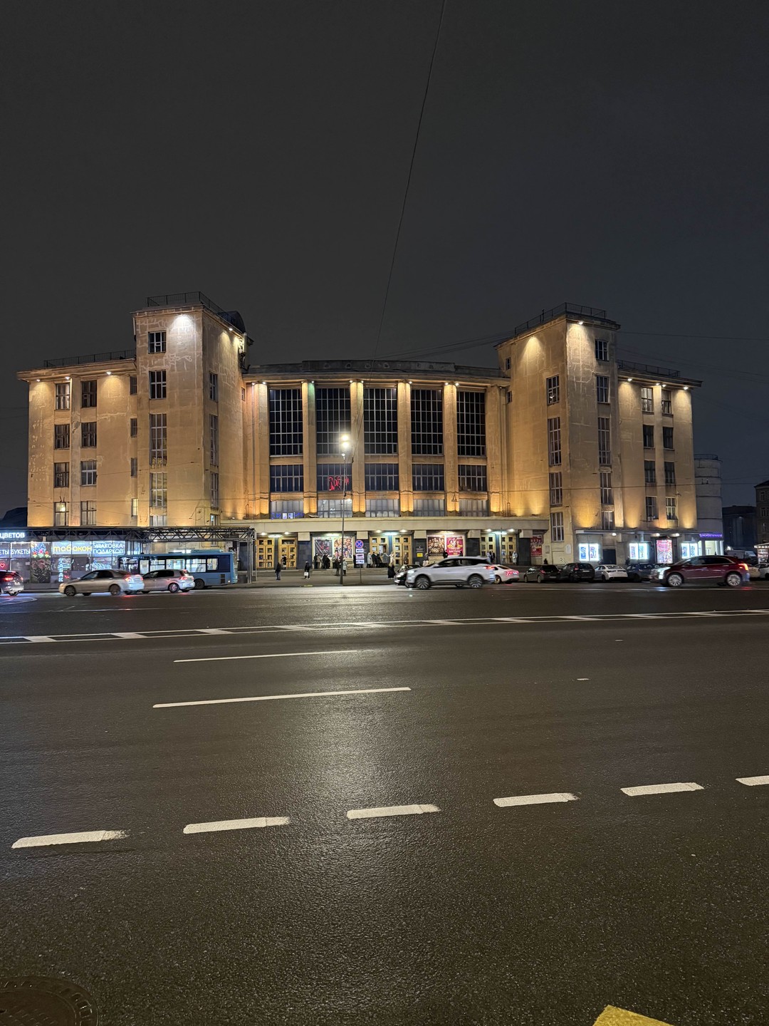 В районе Нарвской Заставы ранее бывала часто, район мне знаком не только постройками, но и историческими
