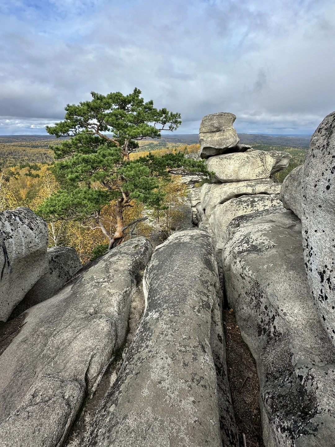 На эту экскурсию мы с семьей ездили 27 сентября. Аракульские Шиханы – это то место, которое