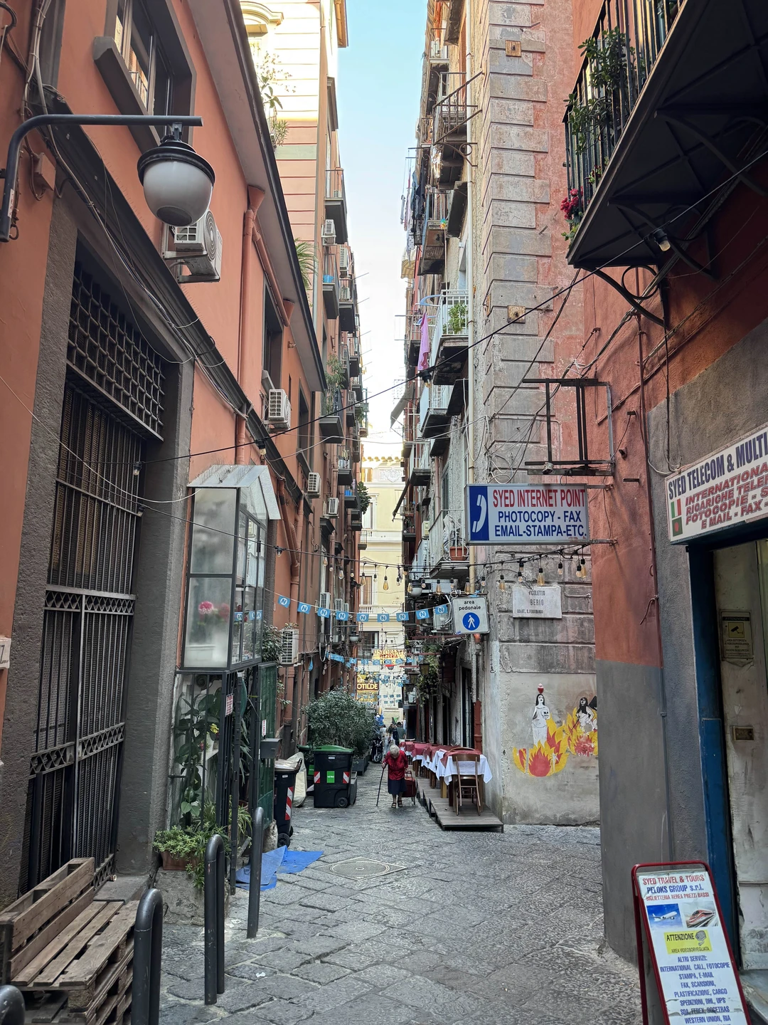 Неаполь чудо! Мира прелесть! Наша экскурсия началась с нашего опоздания на встречу! Не смотря на огромные