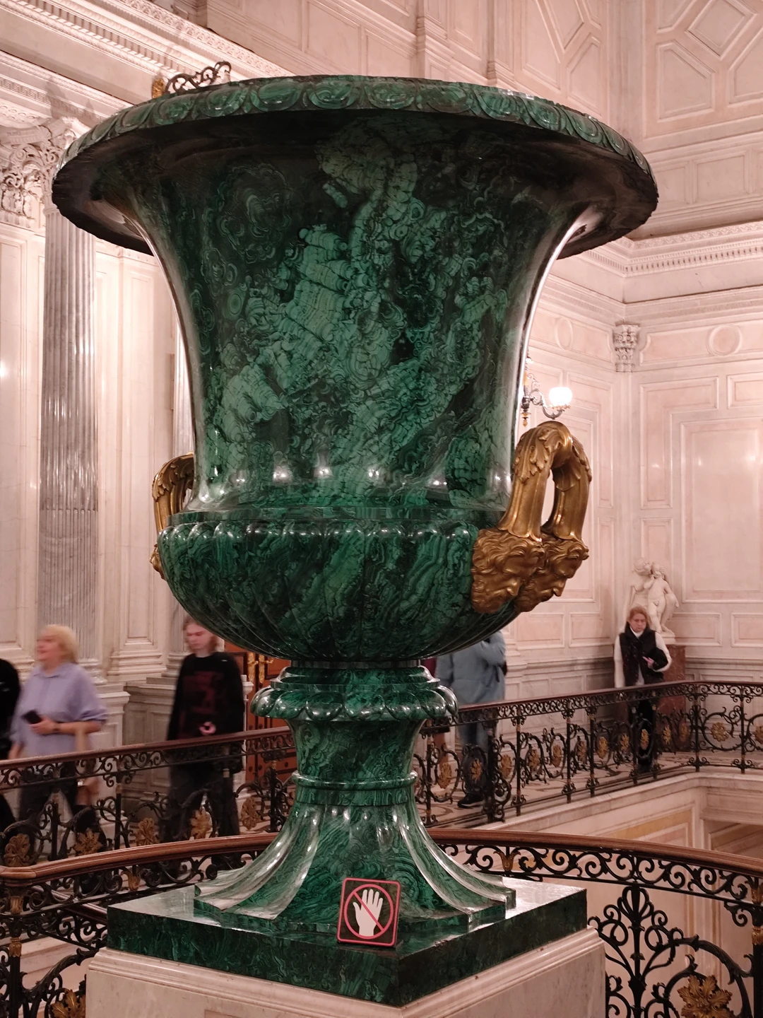 Знакомство с коллекцией Эрмитажа в мини-группе (билеты включены) (Сергей)