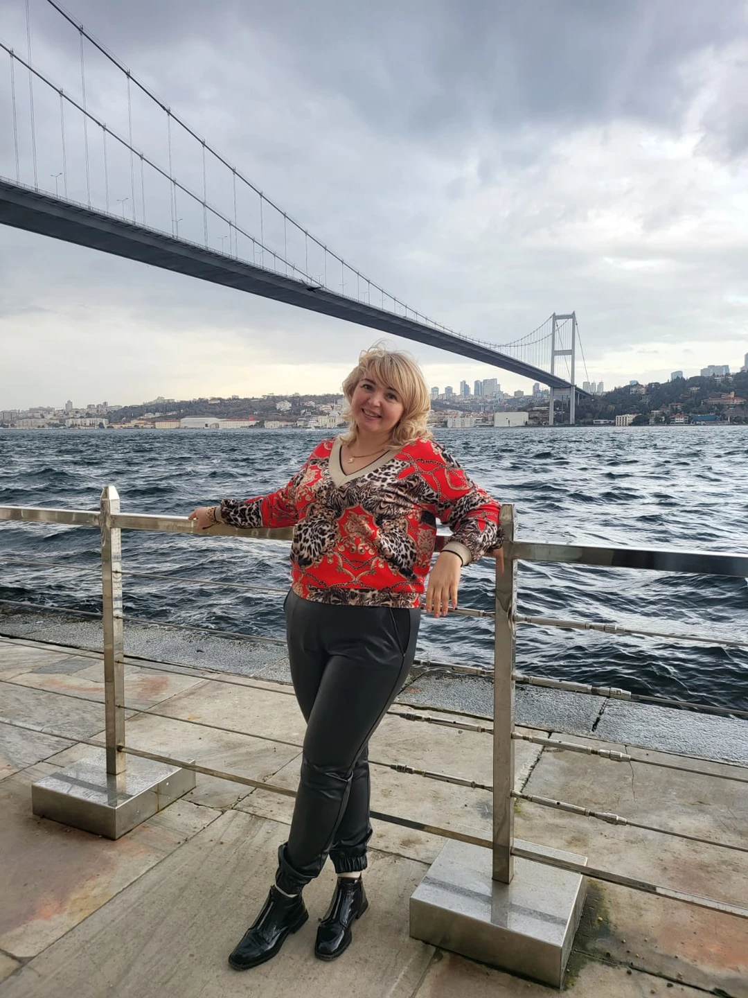 Не первый раз в Стамбуле. Европейскую часть уже знаю. А вчера познакомилась с Азией. Реально она