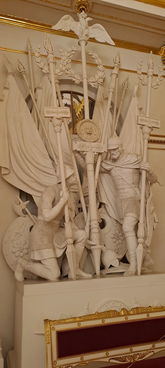 Занимательный и интересный квест. Задания вовлекающие. Провели 2 часа бегая ища картины и слушая скульптуры. Спасибо организатору