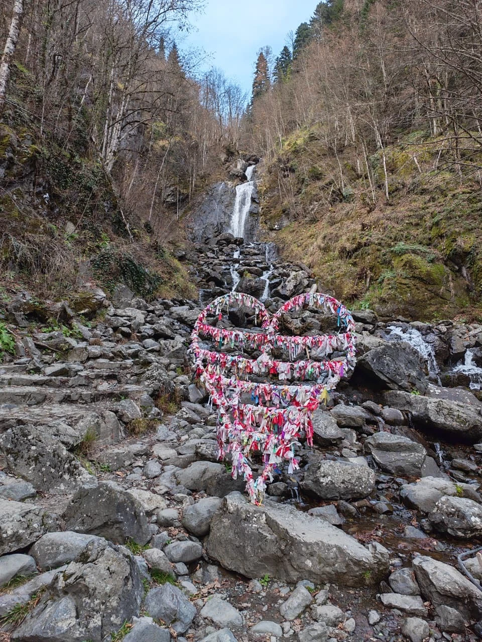 Отличный гид, бусик и экскурсия! Рекомендую! Наш гид был Славик, очень приятный интересный собеседник! Рассказывал не