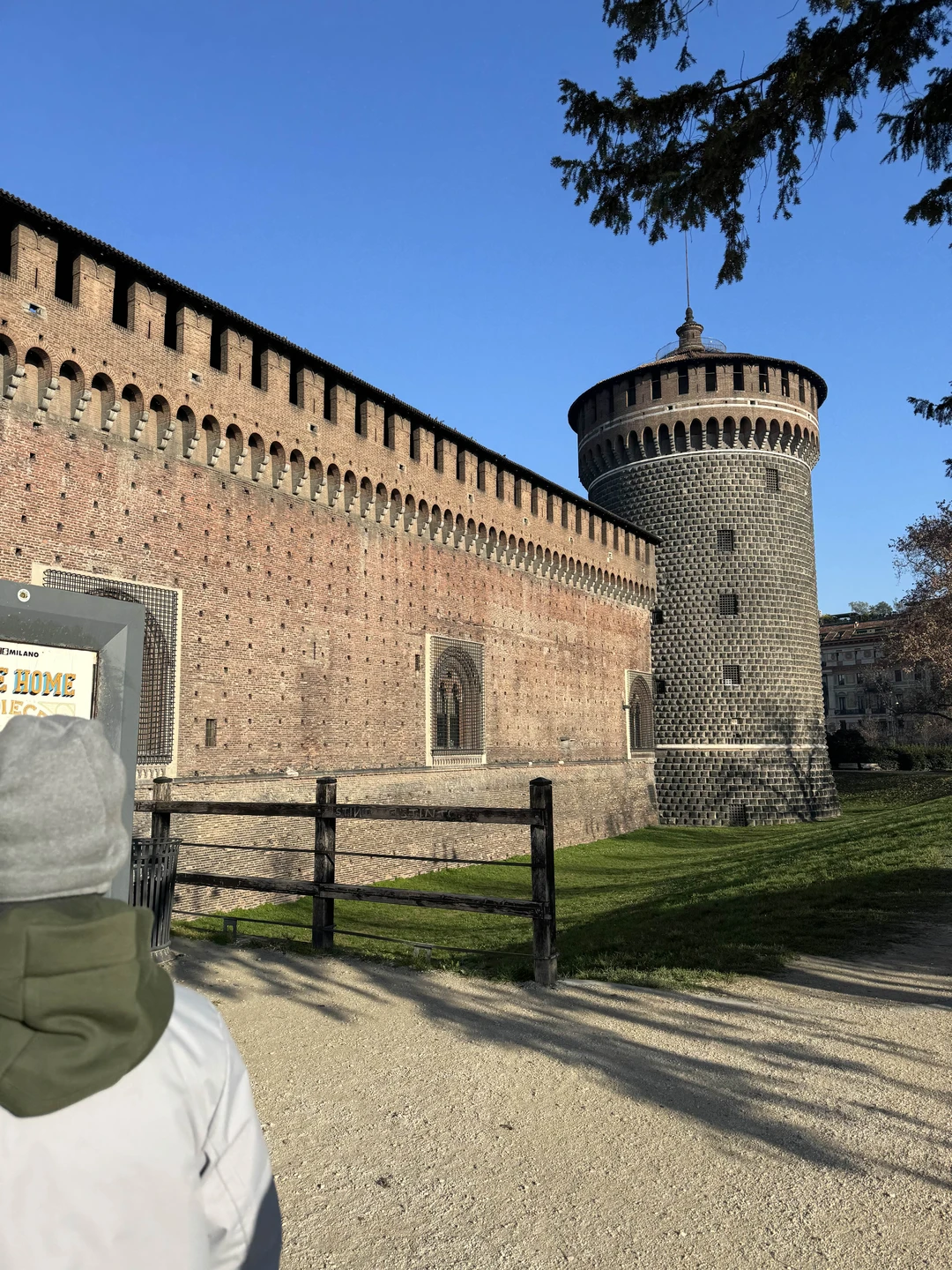 Были на экскурсии по Милану с гидом Артуром, остались довольны