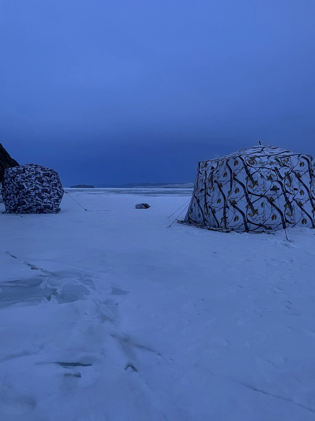 Это не просто «ночевка» на озере Байкал. Это полноценный двухдневный тур по озеру, острову Ольхон, посещение