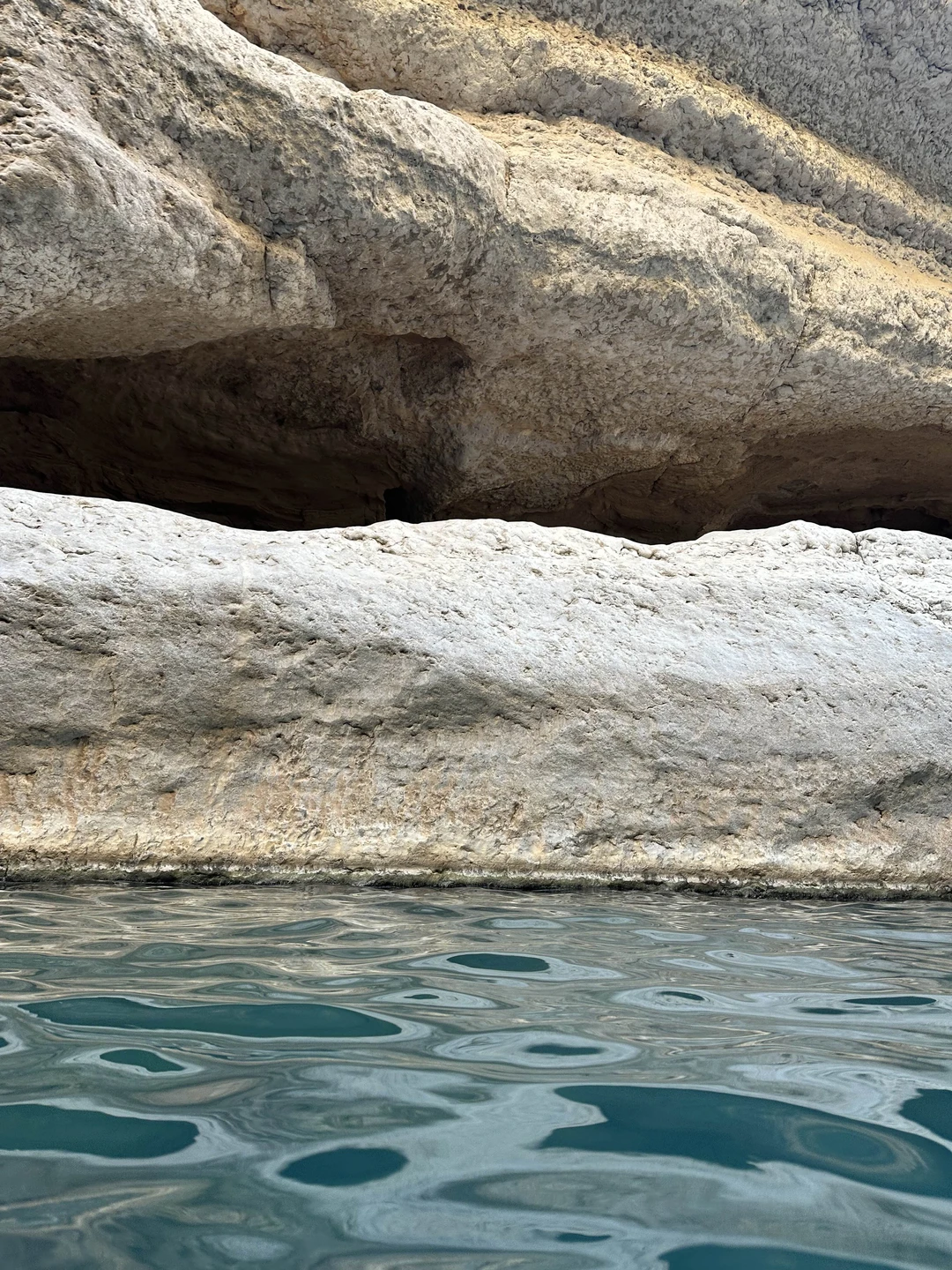 Прекрасная поездка, очень красивые места, купание в озере особое удовольствие, можно попрыгать с высоты в воду