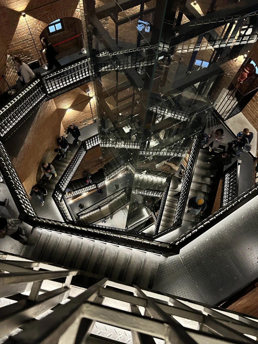 Интересная поездка, сам Выборг оставил хорошее впечатление. Проехались как по городу, так и пешие прогулки были