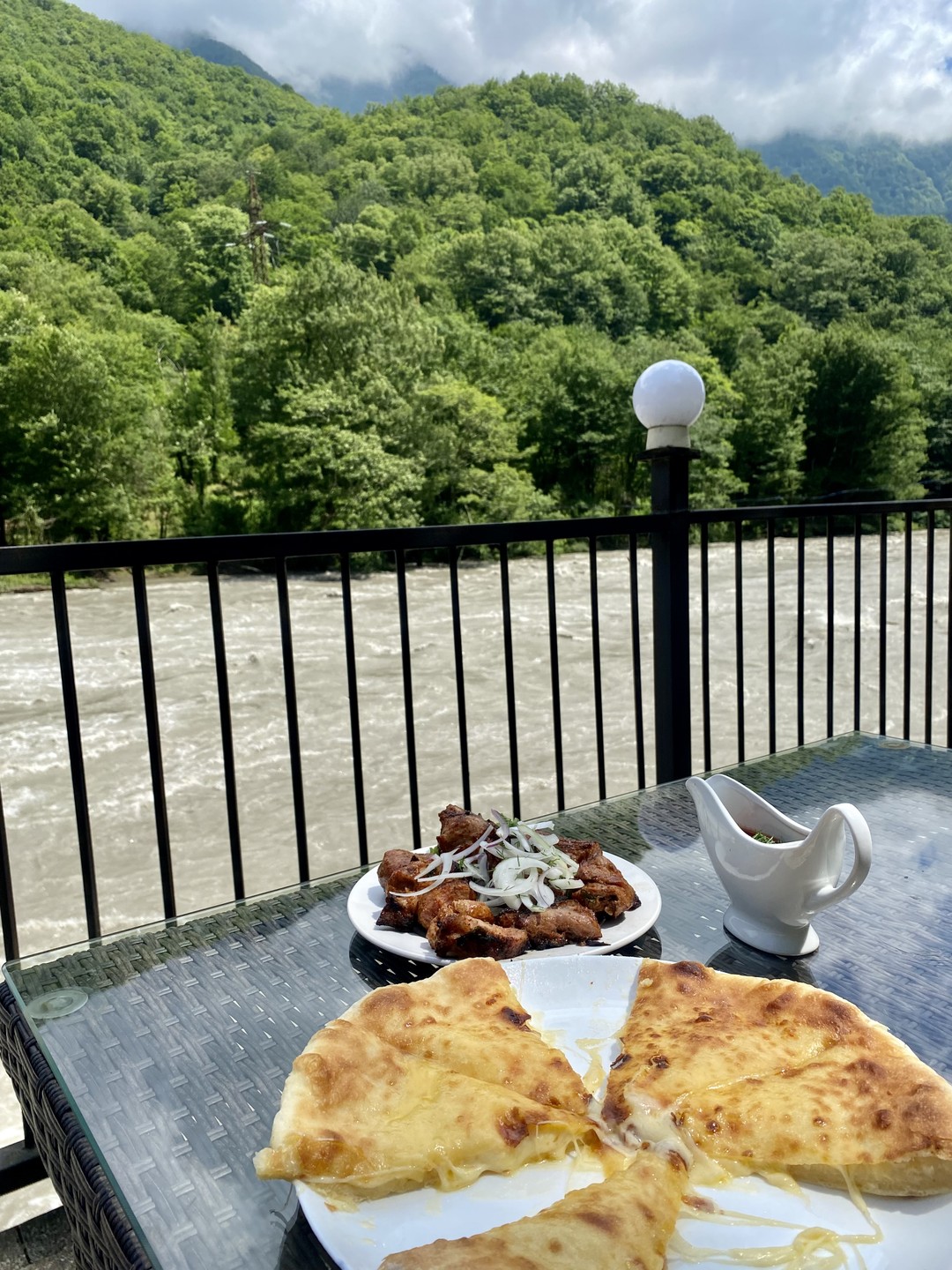 Были первый раз в Абхазии, и мы в восторге от такого теплого приема гида Инала. Это